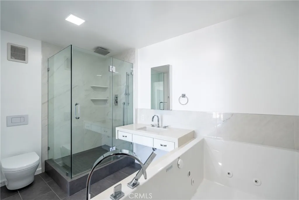 531 Esplanade 713, Redondo Beach, California 90277 home-pic-1